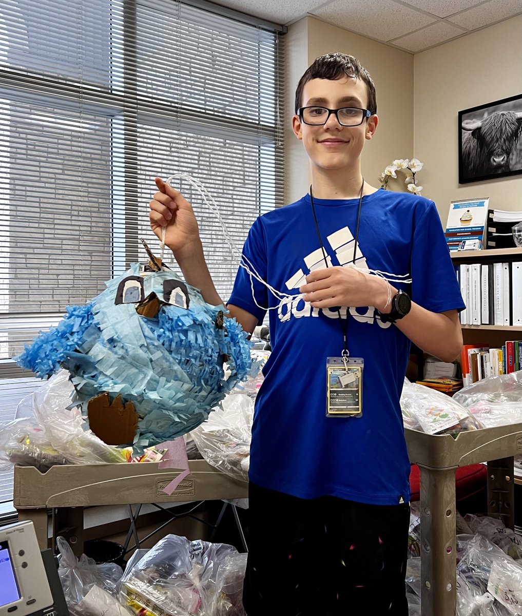 Our piñata 🐣 are coming along nicely! 🌸😃