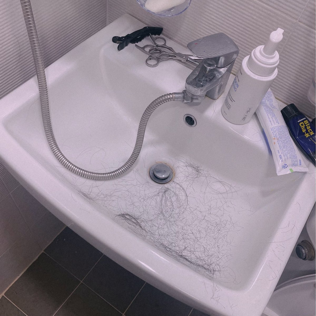 셀프 난도질🔪
미세먼지 컷🪚