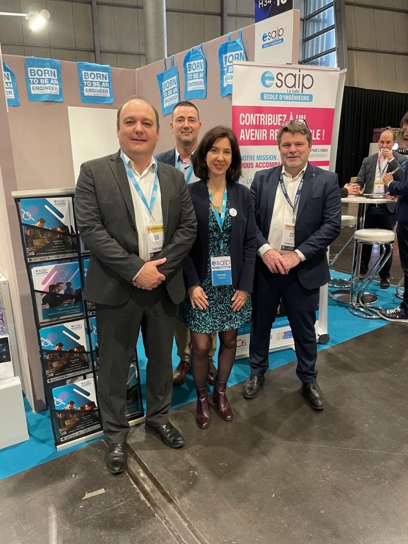 ESAIP École d'Ingénieurs (@groupeesaip) on Twitter photo Avec Eric Chambareau (#Airbus) pour l'acquisition de la CyberRange d'<a href="/AirbusCyber/">Airbus Defence and Space Cyber</a> pour la simulation d'attaques au profit de nos étudiants et entreprises partenaires avec la formation continue.
Venez vous challenger ! 🦾
#FIC23 #FIC2023 #CyberSecurity Avec Eric Chambareau (#Airbus) pour l'acquisition de la CyberRange d'<a href="/AirbusCyber/">Airbus Defence and Space Cyber</a> pour la simulation d'attaques au profit de nos étudiants et entreprises partenaires avec la formation continue.
Venez vous challenger ! 🦾
#FIC23 #FIC2023 #CyberSecurity