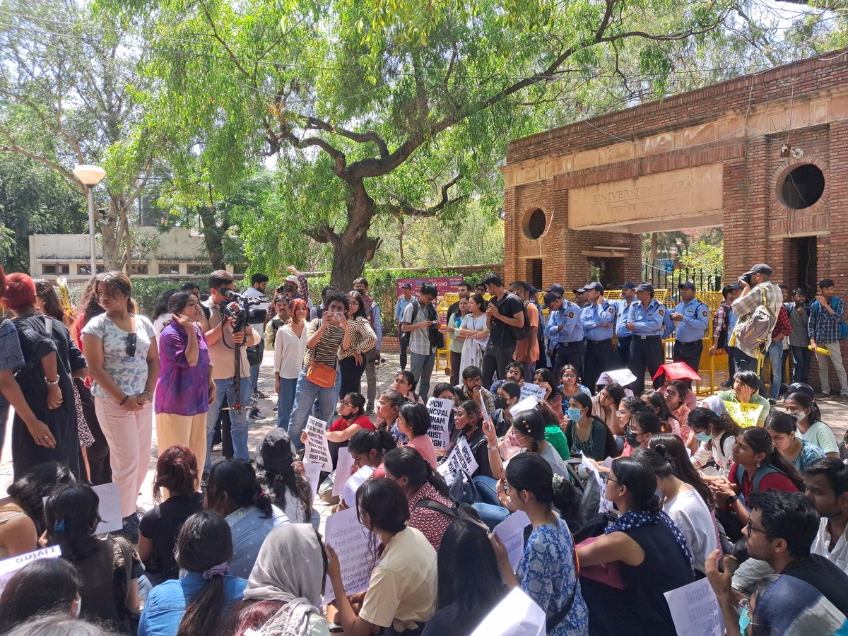 PrasenjeetKuma6's tweet photo. Today students of @ipcollegedu marched around Delhi University against the shameful infiltration of goons in IPCW demanding
• Punishment upon the goons!
• Resignation of IPCW Principal!
• Instate GSCASH!
#ipcwfestrow https://t.co/pySK9JNSsF