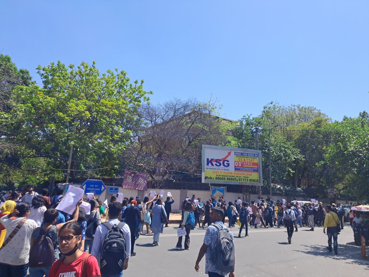 PrasenjeetKuma6's tweet photo. Today students of @ipcollegedu marched around Delhi University against the shameful infiltration of goons in IPCW demanding
• Punishment upon the goons!
• Resignation of IPCW Principal!
• Instate GSCASH!
#ipcwfestrow https://t.co/pySK9JNSsF