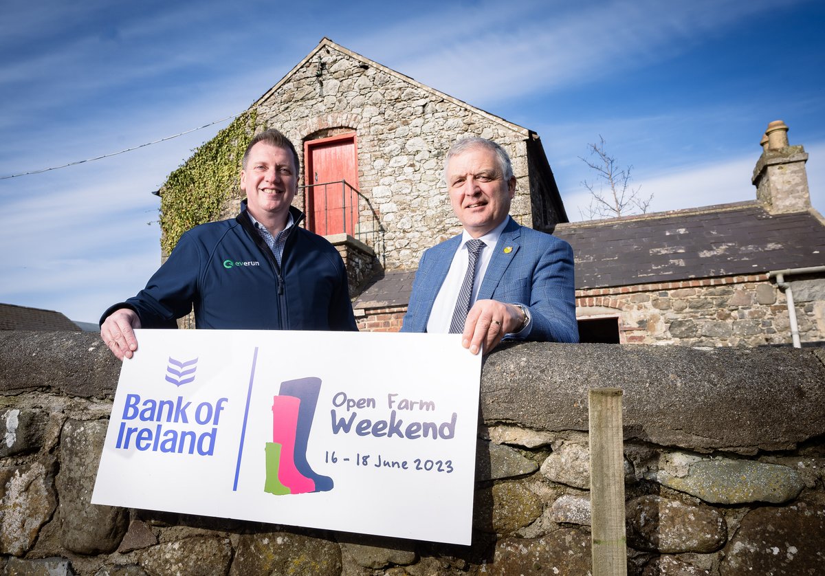 BOIopenfarm's tweet photo. 🤝PARTNER NEWS🤝 Support from partner companies will allow us to deliver an excellent programme of activities to schools (16 June) &amp; the public (17-18 June). We're delighted to welcome energy management specialists @Everun1 for 2023!
📸Conor Hagan (Everun) &amp; William Irvine @UFUHQ https://t.co/a8VSv1UbvI