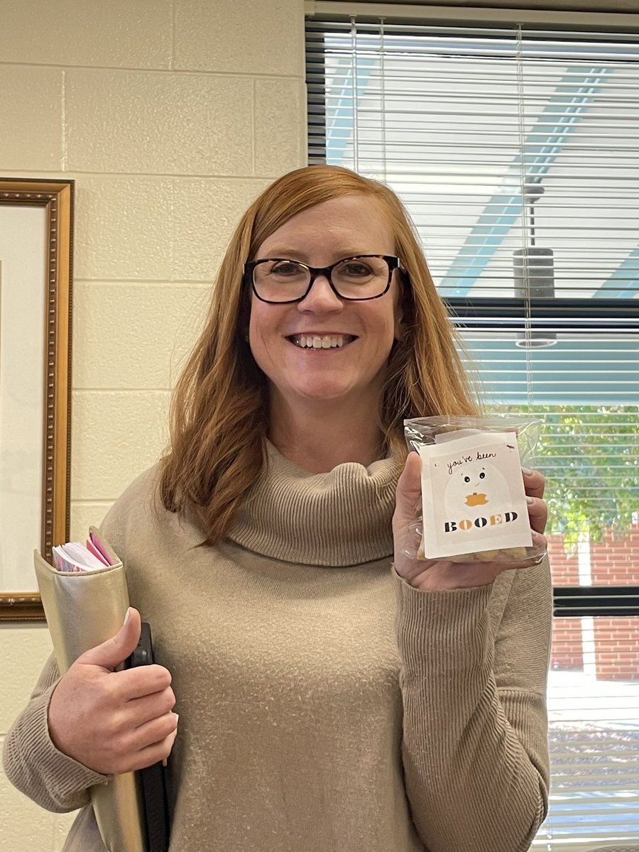 cvegabennett's tweet image. Shouting Happy Assistant Principals’ Week to @WhisenantEDU! She’s a joyful servant, problem solver, organized, graceful AND grateful. 💗 I am fortunate to learn with &amp;amp; FROM her everyday. Thank you for being an AMAZING Co-Pilot, helping @RTEFlightStatus soar! #APweek23 #RTEsoars