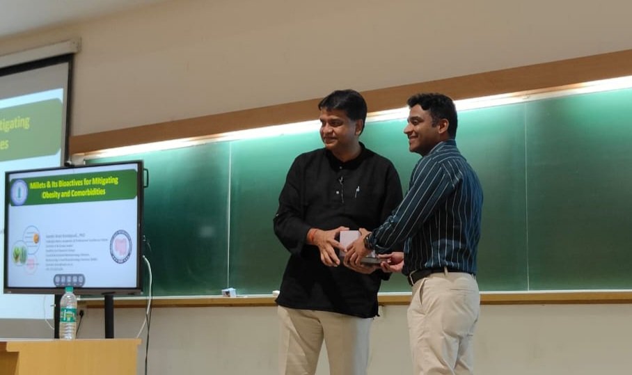 manoj_prasad70's tweet photo. Today delivered a talk on "Feeding the 10 billion by 2050: A Genomics Perspective" @ https://t.co/e9MNEx1sjT as a part of celebrations during the
#IYM2023
#ShreeAnna #millets #superfoods #underutilizedcrops https://t.co/3KPZ1ph4q4