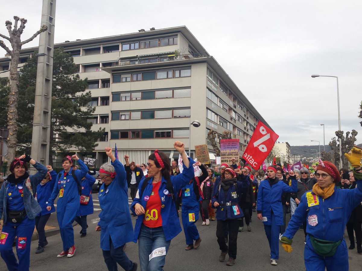 attac63's tweet photo. 📢On était encore beaucoup (15-20k), toujours aussi mobilisé-es, déterminé-es et en colère!🔥

#64ansCestToujoursNon #greve6avril 
#60ansMax #Retraites https://t.co/bkXoUVvxgH
