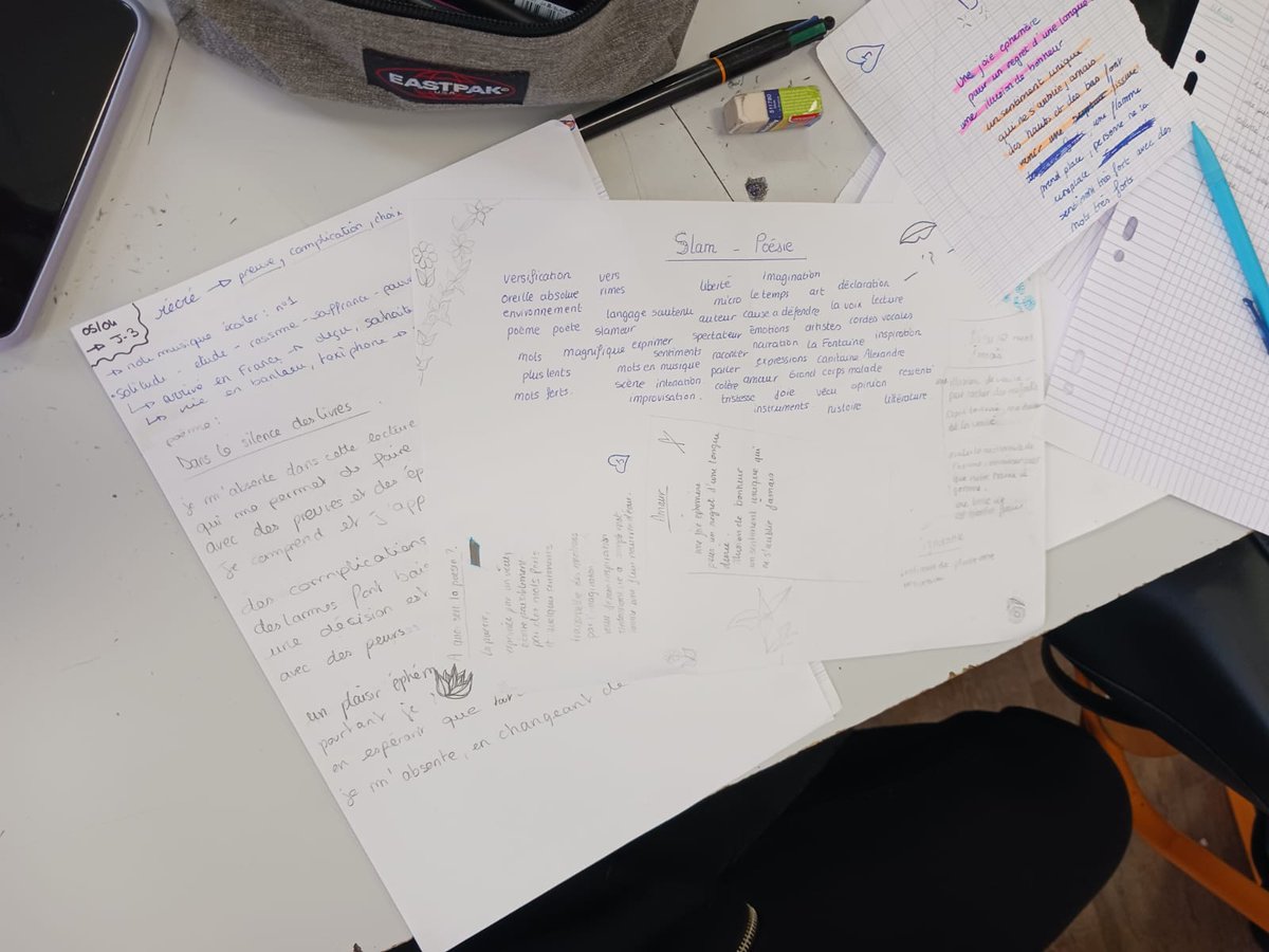 manon_quenehen's tweet photo. Merci à Marc-Alexandre Oho Bambe #CapitaineAlexandre, auteur des Lumièresd' Oujda @calmann_levy, qui est au lycée @JMoulinAndelys toute la semaine pour une résidence d'écriture en 2nde 4. Éprouver l'écriture pour en comprendre les enjeux et la beauté.  #Poesie #EAC https://t.co/WeNMcN87sf