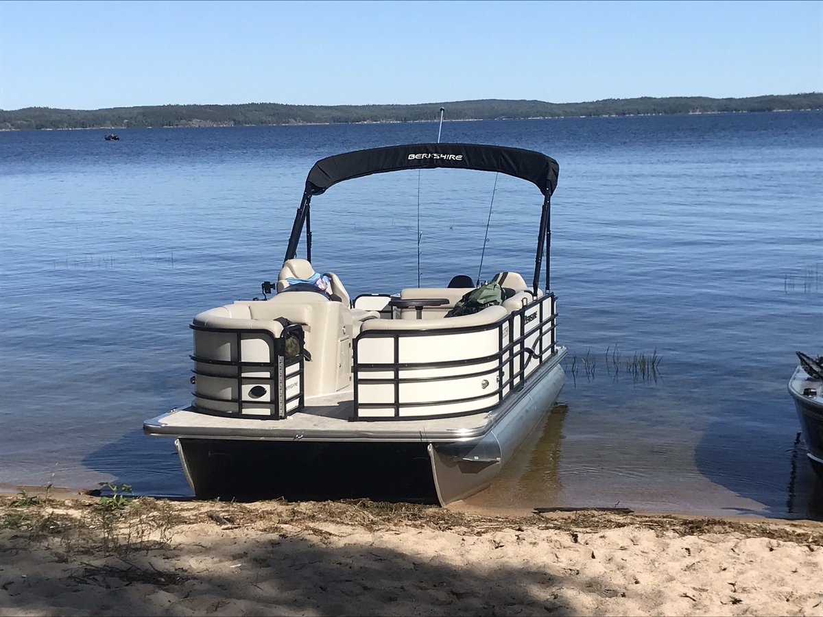 Putting feelers out there, retweets appreciated. We will be selling our 2018 Berkshire 22 ft CTS w/ 115 Suzuki once we can get it out of storage. If you or anyone is interested DM me please.