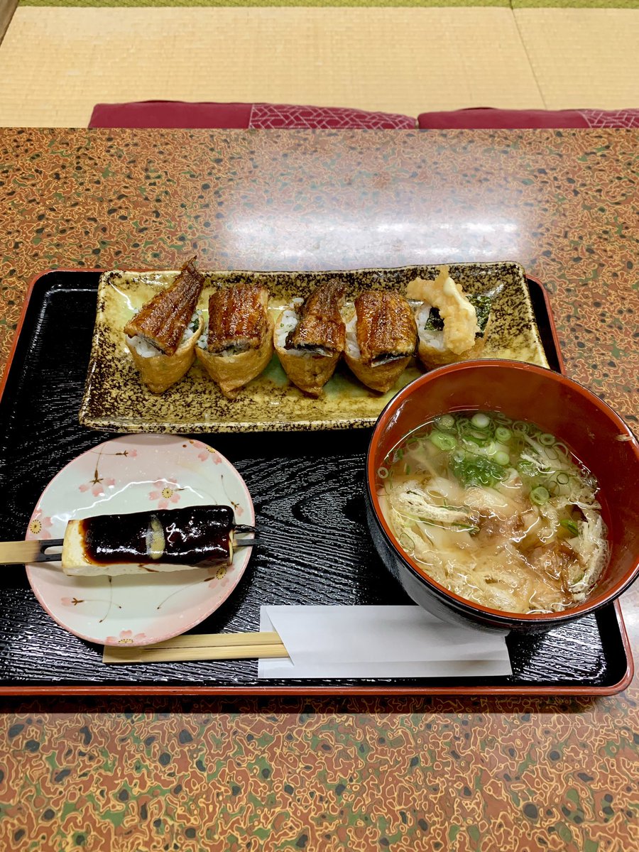 Ein_Stil's tweet photo. 豊川稲荷は大きかった。そこで食ったうなぎ稲荷は葉わさびが隠し味的に効いててうまかった。@愛知 https://t.co/UHFo7RHgxC