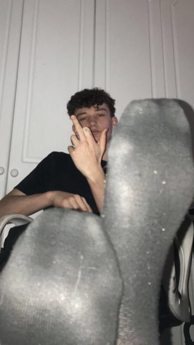 masterbarry02's tweet photo. Sniff! sniff! sniff!🐽 u dirty sl@ve do as your master tells you!!! 😈🐽👀👟🦶#rtverification #findom #rtgame #scallymaster #scallydom #chav #kissmyairs #sneakermaster #badmastersboys #cashmaster #cashslave #moneyslave #footslave #humanatm #paypig #cashdrain https://t.co/V1wV9n9X62