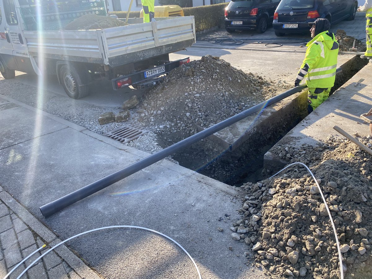 DanielSteinrode's tweet image. Der #Glasfaserausbau in #Vollmaringen geht #Vorwärts. Die @netcom_bw wird #zukünftig im ganzen #Dorf #FTTH anbieten. #Infrastruktur #Internet #Gigabit #Zukunft #Glasfaser @enbw_ag @netze_bw @danielasteinro1 @danielsteinrode @vollmaringen @EnBW  @NetzeBW @NetComBW