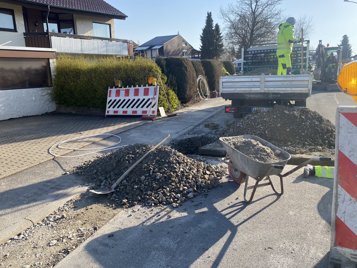DanielSteinrode's tweet image. Der #Glasfaserausbau in #Vollmaringen geht #Vorwärts. Die @netcom_bw wird #zukünftig im ganzen #Dorf #FTTH anbieten. #Infrastruktur #Internet #Gigabit #Zukunft #Glasfaser @enbw_ag @netze_bw @danielasteinro1 @danielsteinrode @vollmaringen @EnBW  @NetzeBW @NetComBW