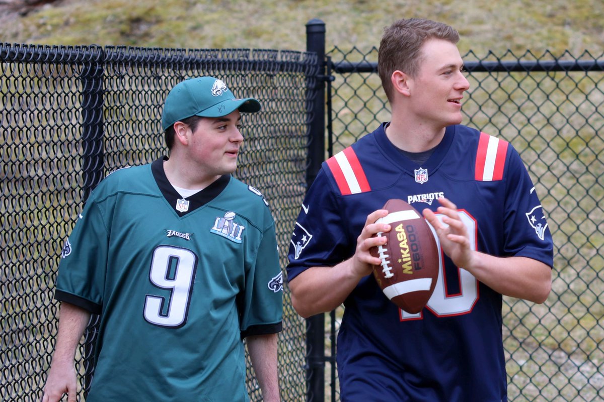 LeagueforAutism's tweet photo. Our surprise guests yesterday were AMAZING! Patriots QB Mac Jones and girlfriend Sophie Scott toured the school and learned about what we do. Both were so kind and thoughtful while engaging with our students! Many thanks to @PatsFoundation and the entire @Patriots organization! https://t.co/EarrLw31bC