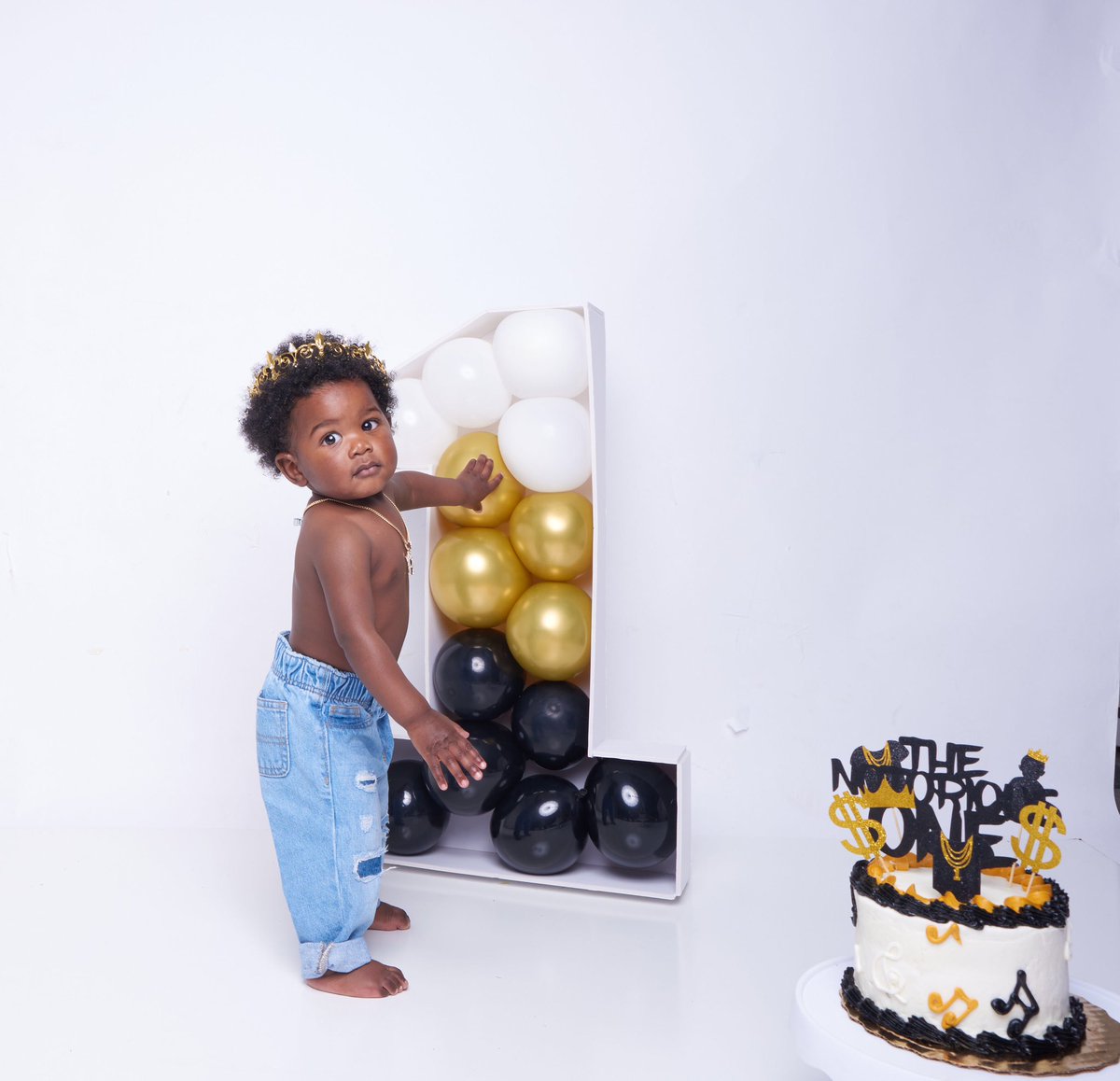 gjohnson8620's tweet photo. The Notorious ONEโs birthday shoot. ๐ Been over a week and still canโt believe heโs now one years old! Still feels like @Johnson_Ciara86 had him last week! Where is the time going?! Love you son. Happy Birthday again! #notoriousone #badboy #georgiasfinest
๐ธ: @saroyahsnaps https://t.co/cScxMveWrg