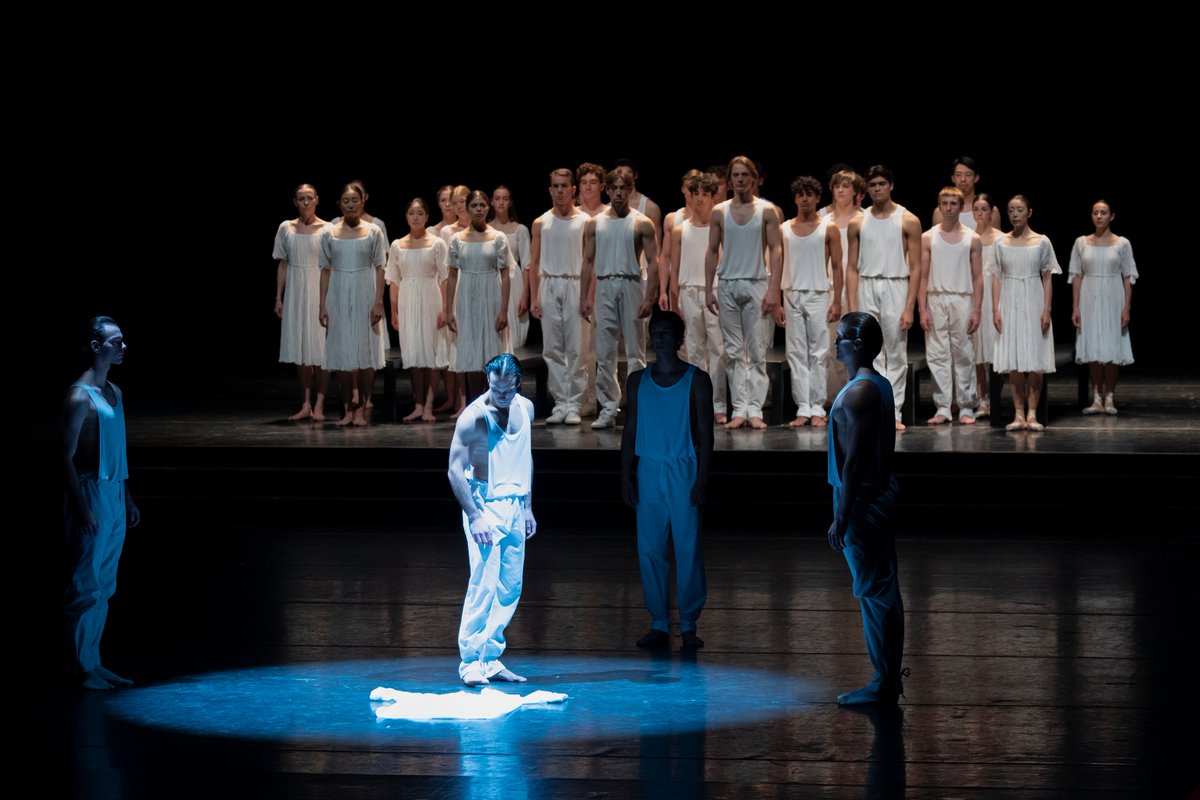 hamburgballett's tweet photo. A tradition on Good Friday is Johann Sebastian Bach's "St. Matthew Passion." At the @staatsoperHH tonight we dance John Neumeier's ballet to the sounds of this beautiful oratorio. #EasterWeekend 📸@kiranwest https://t.co/lG5wcQQItD
