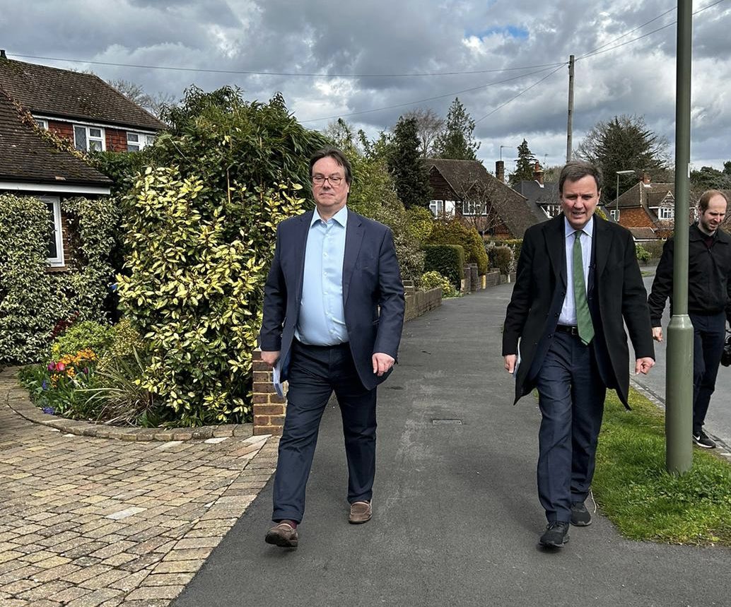 GregHands's tweet image. Going door to door in Woking with @JonathanLord, meeting lots of Pyrford residents to talk the issues &amp;amp; local unhappiness with the LibDem Council.

Lots of positive response for @RishiSunak and on local issues like parking &amp;amp; development.

#VoteConservative 4th May!