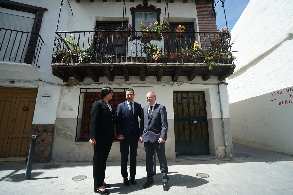 Baza tiene un entorno único y es una preciosidad. Tenemos un proyecto renovador y reformista para mejorar la ciudad, como estamos haciendo en #Andalucía. ¡Todo mi apoyo a nuestro candidato Pedro J. Ramos!

Y gracias a <a href="/MariaJoseBaza/">Maria Jose Martin</a> por su trabajo.

Hay equipo para avanzar.