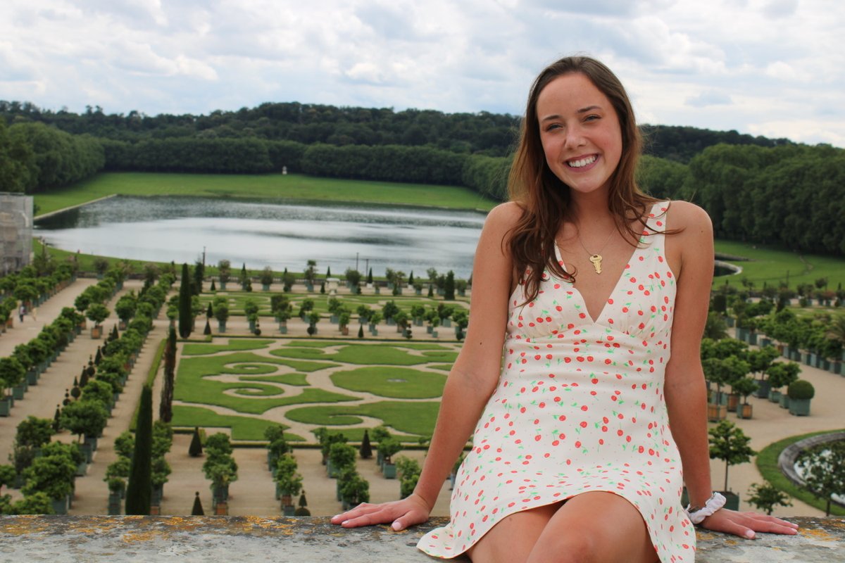 USCArnoldSchool's tweet photo. Global studies 🌎 student Samantha Johnson combined her interests in international systems/policies with #health by joining the @mch_leap_sc  program

Next 🛑: grad school in France 🇫🇷 to study #globalhealth and ⬆️ #healthequity ➡️https://t.co/Hh7Kg8mQ6V  #USC23 🎓
#ForeverToThee https://t.co/jPgqg5yAqx