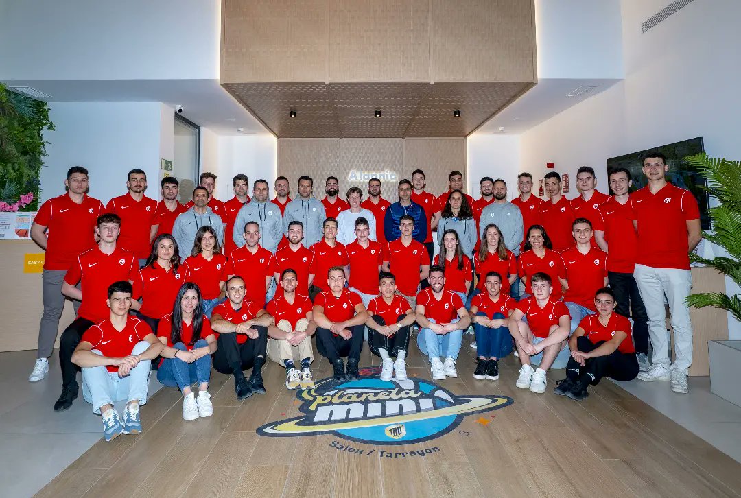 Helnpf's tweet photo. Demasiado feliz después de esta experiencia y con ganas de seguir aprendiendo🚀🏀
#PlanetaMini2023 https://t.co/nrKnW4ArW2