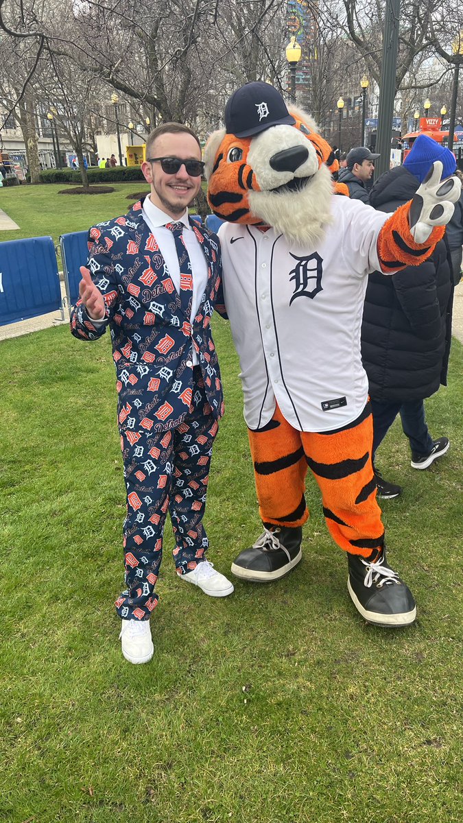 tonydombrowski's tweet photo. You already know I had to bring the suit back. Happy Opening Day, Detroit 🐅🔥 @tigers @PAWSDetroit 

#RepDetroit | #OpeningDayDET https://t.co/sWAn2Xb7lu
