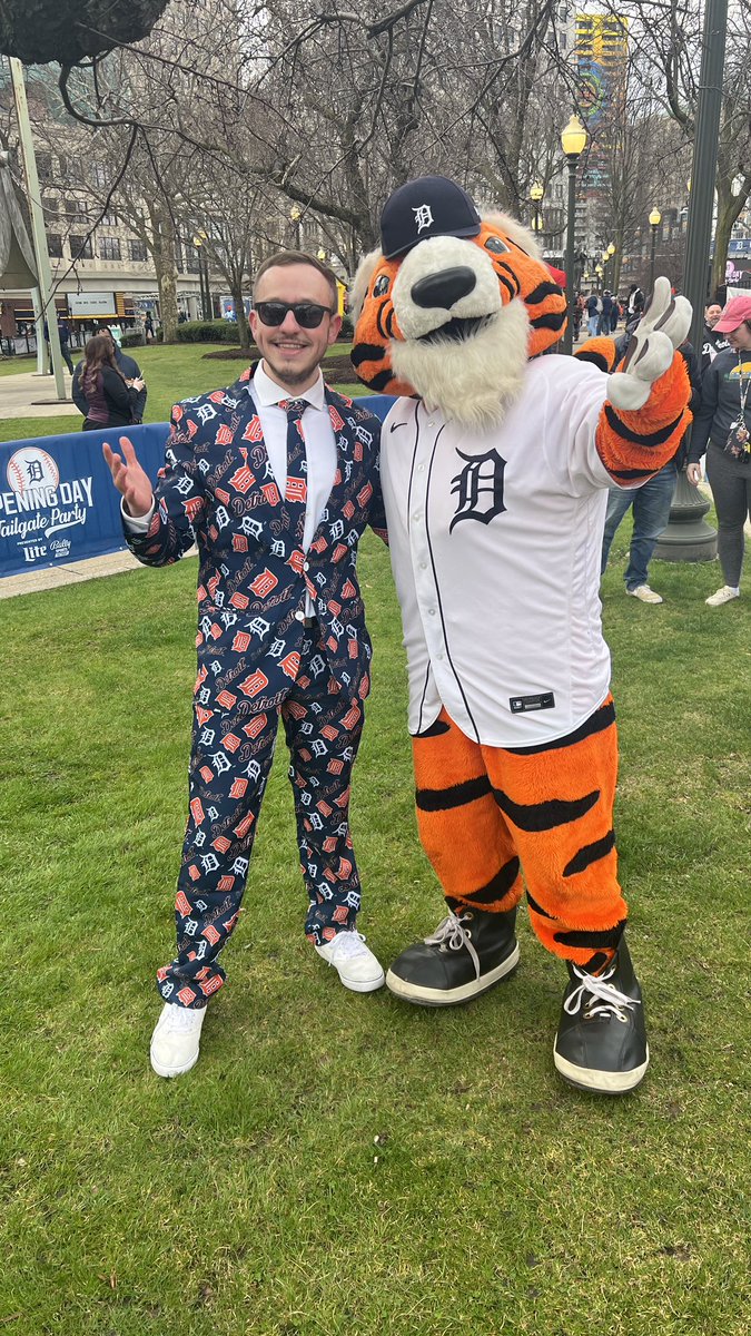 tonydombrowski's tweet photo. You already know I had to bring the suit back. Happy Opening Day, Detroit 🐅🔥 @tigers @PAWSDetroit 

#RepDetroit | #OpeningDayDET https://t.co/sWAn2Xb7lu