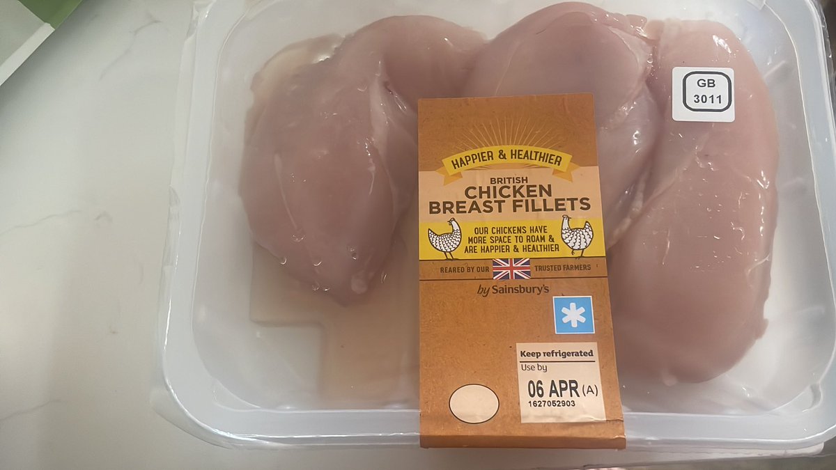 ClassicMoore's tweet photo. @sainsburys Second week in a row. Out of date chicken delivered. Nothing in email. Absolutely done with online orders now. https://t.co/lHrqpNmJVf