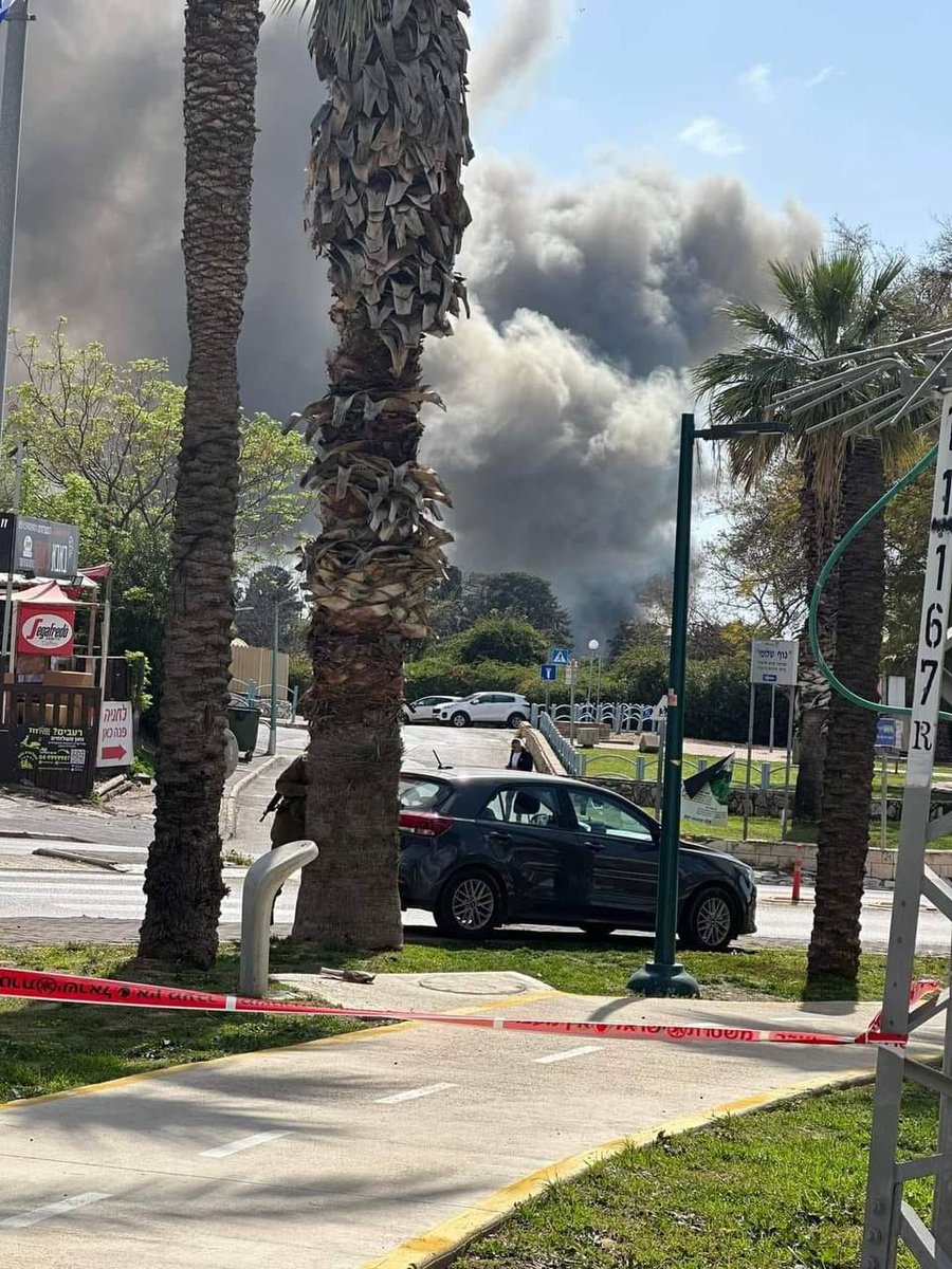 comunistanbul's tweet photo. Lübnan'dan İsrail'e 10 dakika içinde en az 100 füze gönderildiği bildirildi.

İsrail medyası: Kuzeyde savaş ilan edildi diyebilirsiniz. Sadece Hizbullah böyle bir yaylım ateşine izin verebilir.

"Komutanı Muhammed" #Israel #MescidiAksa #lubnan #hizbullah #filistin https://t.co/IqfGTOEHCH