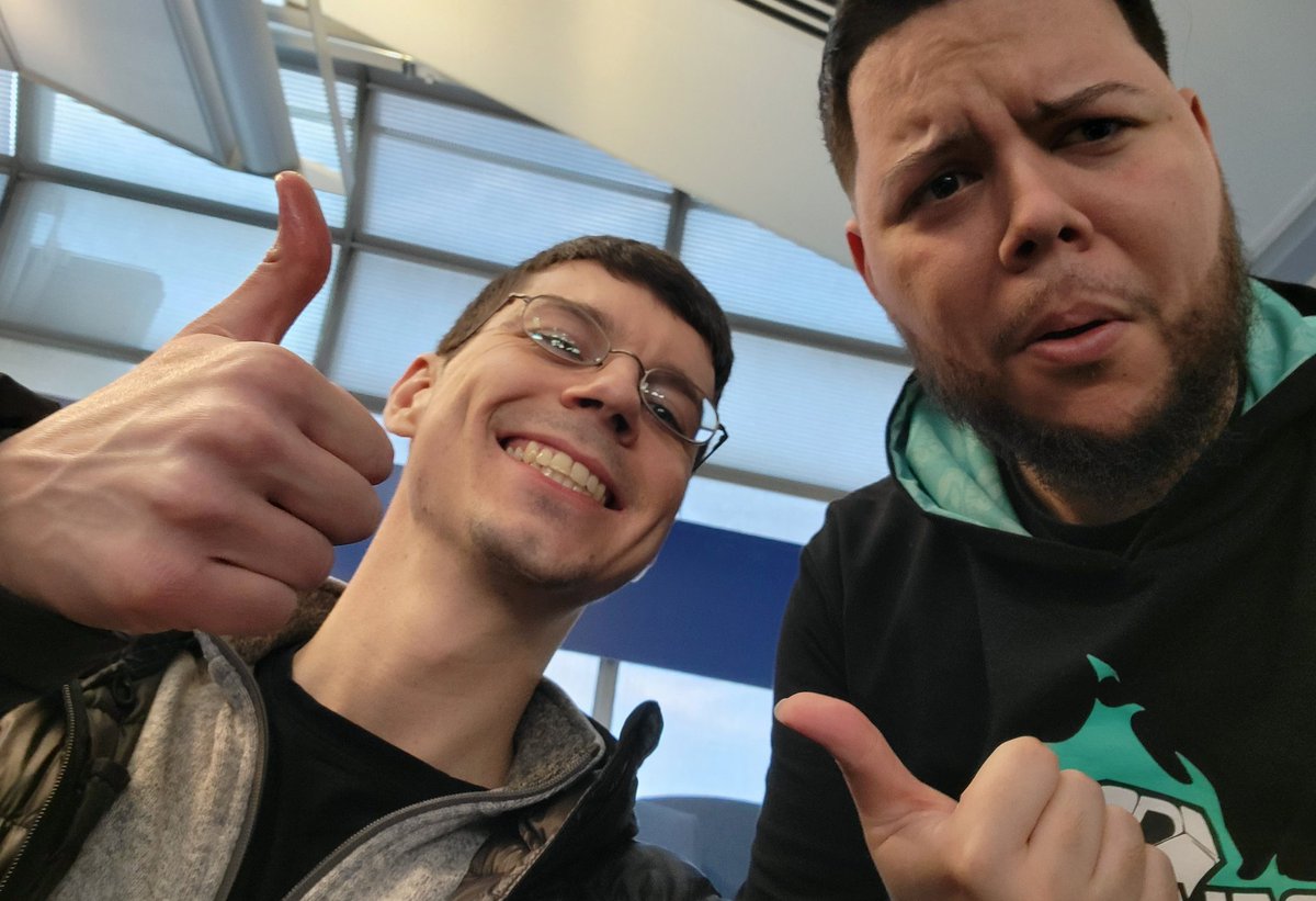 For the CT Sm4sh folk look who I ran into at the airport @TStrong24