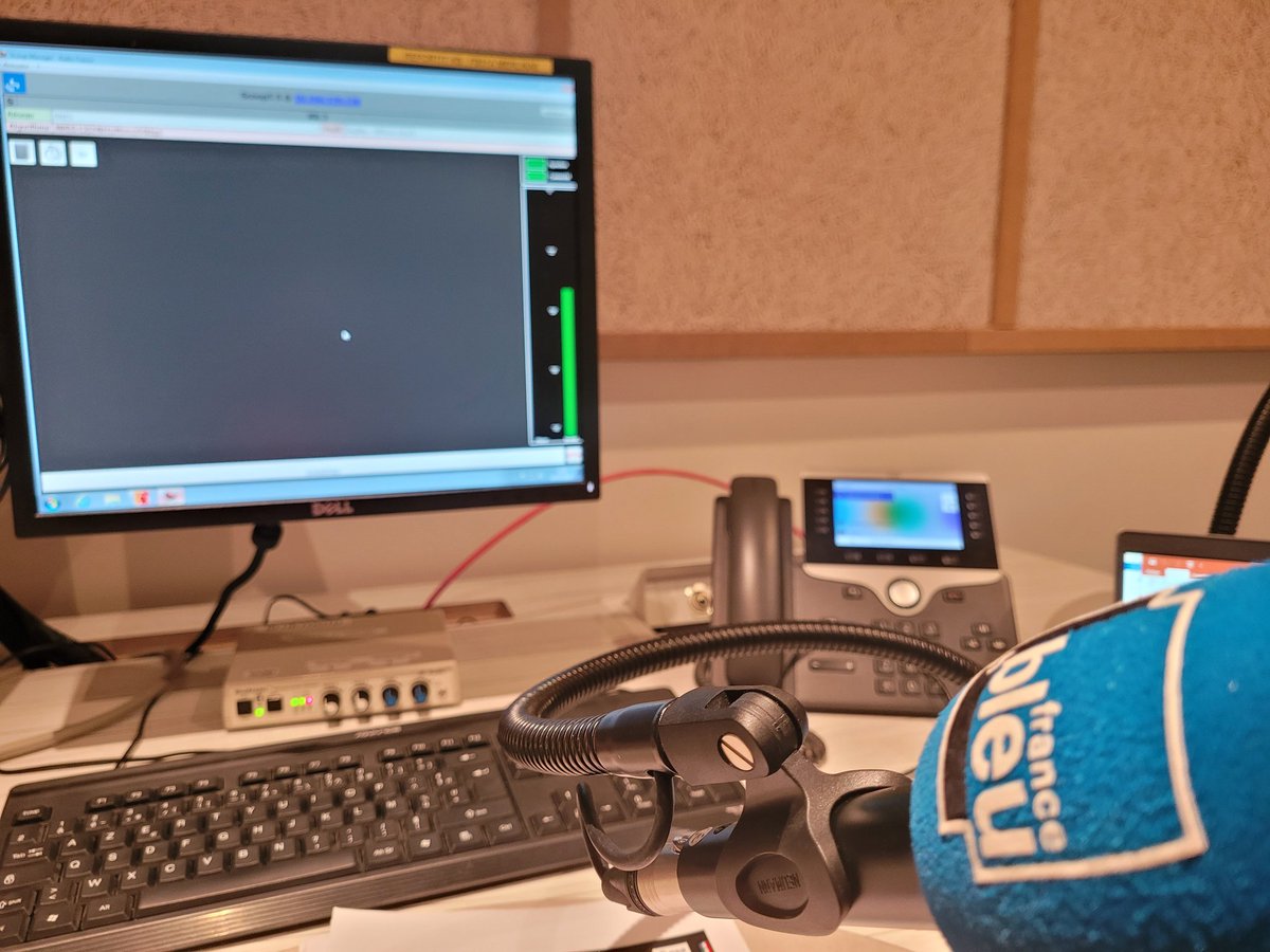 CarolEspace's tweet photo. Un truc de fou ! Je suis en train d'enregistrer une émission pour @RFI avec... Athena Coustenis 🤩🤩🤩 du @LesiaAstro !!!! https://t.co/hfafKe2XXY