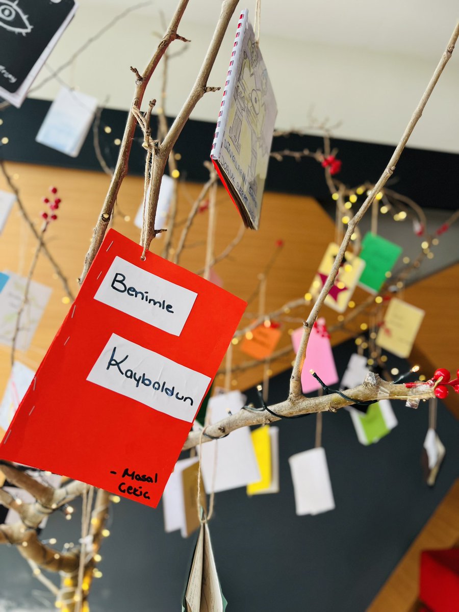 Geleceğimizin yazarları ilk eserlerini sergilediler✏️📖 Daha nice başarılı eserler kapımızdaaa📚📝 <a href="/DogaOkullari/">Doğa Koleji</a> <a href="/cigdemmolla/">Dr. Çiğdem Mollaibrahimoğlu</a> <a href="/handankarkili/">handan</a> <a href="/hly__ozdgru/">hülya özdoğru</a> <a href="/dogadahayat/">Musa Sariataş</a>