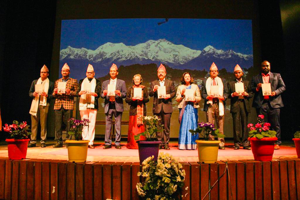 harshvshringla's tweet image. I began my journey from #Darjeeling  decades ago, then travelled all over the world in service of the nation.

Today, @dr_dipmala has shared this journey with everyone with the launch of #NotAnAccidentalRise, in the place it all began.

@Vidurji 
@PremBhandariNYC