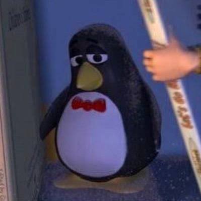 scratchbt's tweet image. eu começando um quadrinho novo na internet.
os meus 1083 que eu ainda não li na estante: