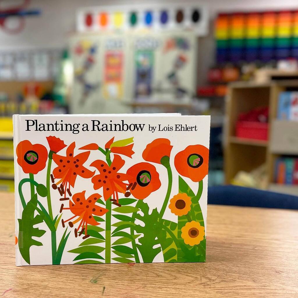 Elementaryarts's tweet photo. "Planting a Rainbow" by Louis Ehlert is a beautifully illustrated children's book that teaches kids about gardening and the beauty of nature. Each page features a different flower or plant, with its unique shape and color depicted in bold and vibrant illustrations.

I love h… https://t.co/SEFu3TcV9u