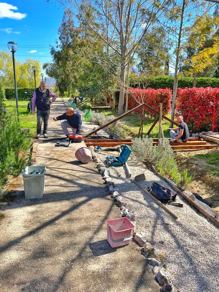 ZicaEliana's tweet photo. “(Ri)costruire ponti:La manutenzione come filosofia di vita.”💖👍

#CooperativaSocialeAlDíLàDeiSogni #FattoriaAlDíLàDeiSogni #BeneConfiscato #AlbertoVarone #Terre #DonPeppeDiana #Maiano #SessaAurunca @insinnaflavio https://t.co/umLF5NKa2r