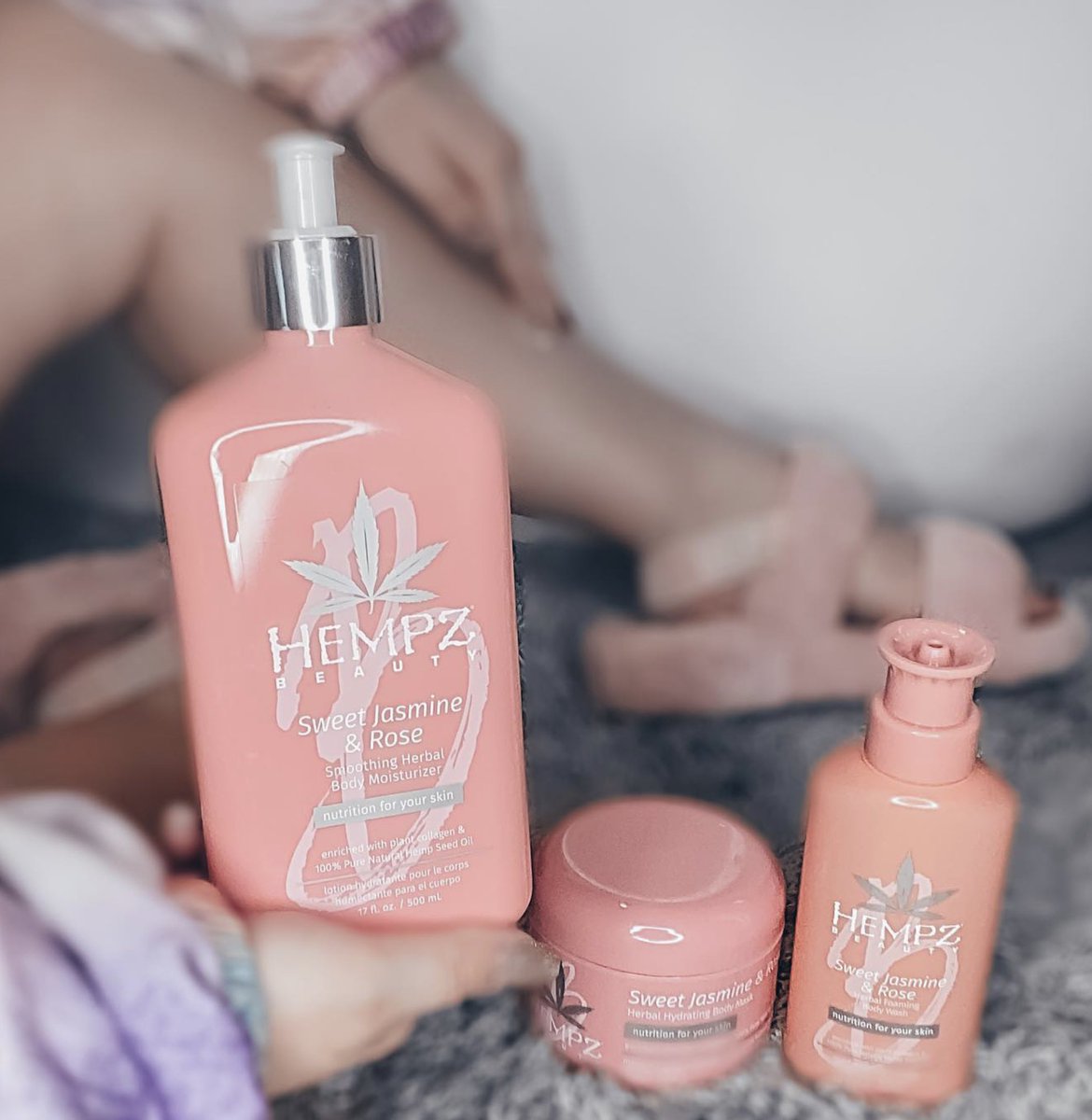 ᗷE GOOᗪ TO YOᑌᖇ ᕼᗩᑎᗪᔕ ᗩᑎᗪ ᖴEET...TᕼEY ᑎEᐯEᖇ TᗩKE ᗩ ᗪᗩY Oᖴᖴ⁣ 🌹
⁣Photo credit <a href="/alis0n_west/">Nebraskangooner.@Nebraskangooner</a> 📸
<a href="/hempzofficial/">Hempsector</a> sweet jasmine &amp; rose collagen infused line contains plant based collagen extract to help make skin more silky and firm. ⁣
⁣