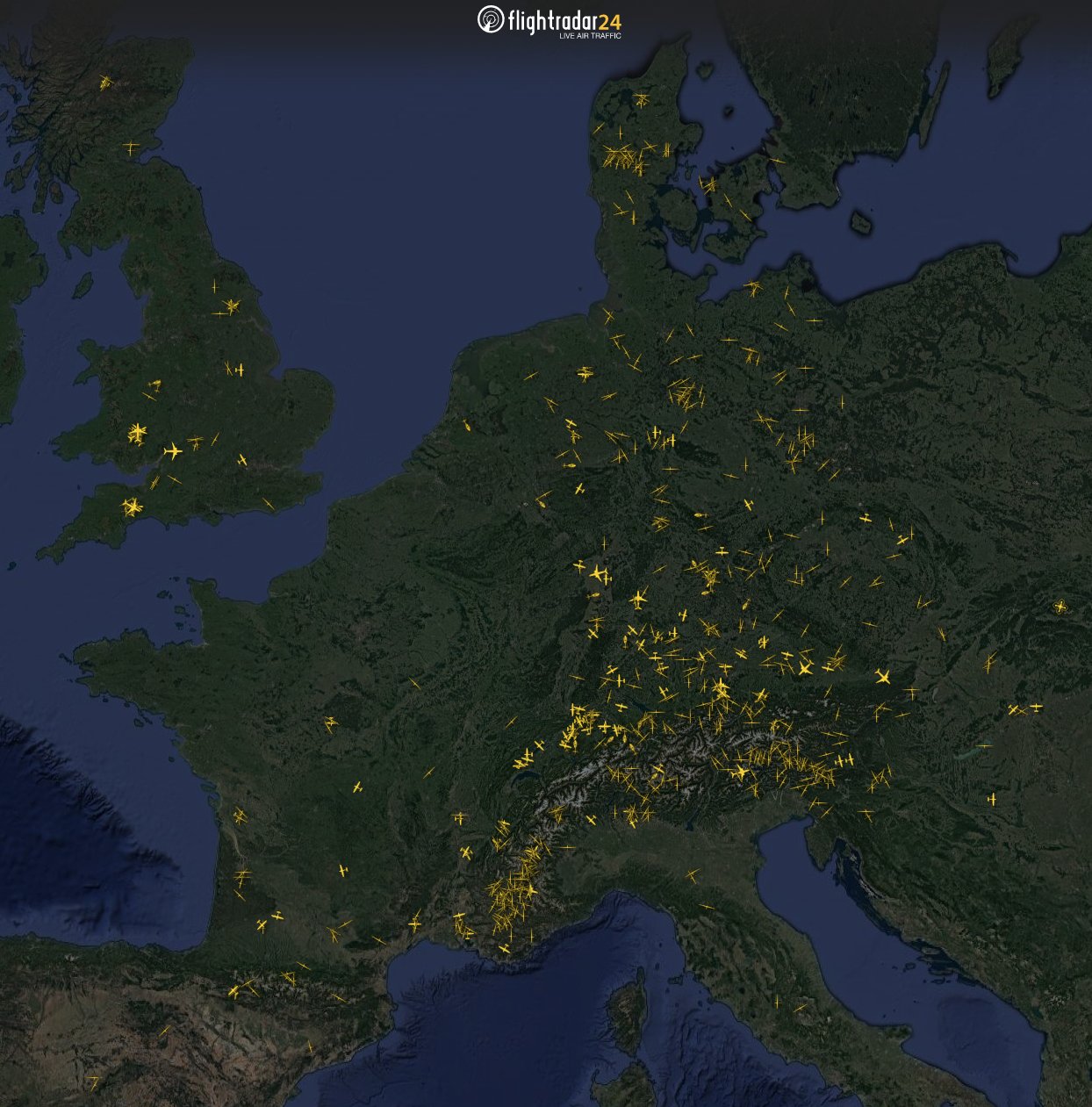 Flightradar24 on Twitter "Glide time — nearly 800 gliders across Europe right now. View just