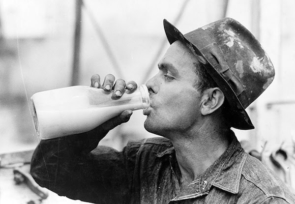 It was this week in 1879 that Echo Farms Dairy introduced the first purpose-made milk bottles in New York City, delivering the milk from their farm in Litchfield, CT 🥛🥛🥛

The typical milk bottle made 22.5 round trips in the early 1900s before getting broken, lost or diverted