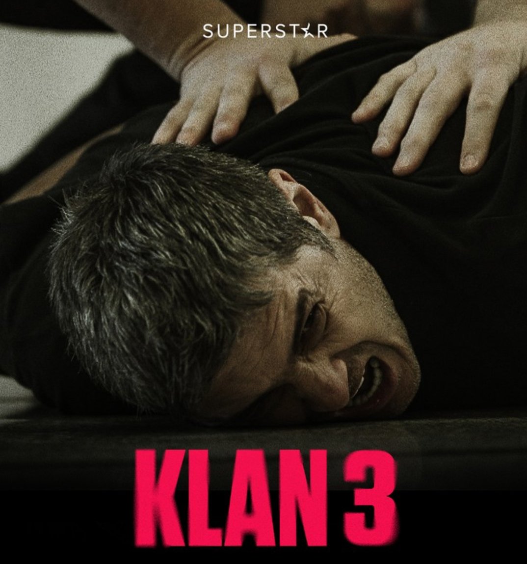 cveletv's tweet image. Radnja je klasifikovana gradacijski po morbidnosti a nije dovela do negledljivosti.Izbor kadrova zadovoljavajući,humor koordinisan i profilisan kroz vremensku diskrepancu samog dogadjaja.Podela uloga umnogome doprinela krajnjem utisku o seriji.
#klan