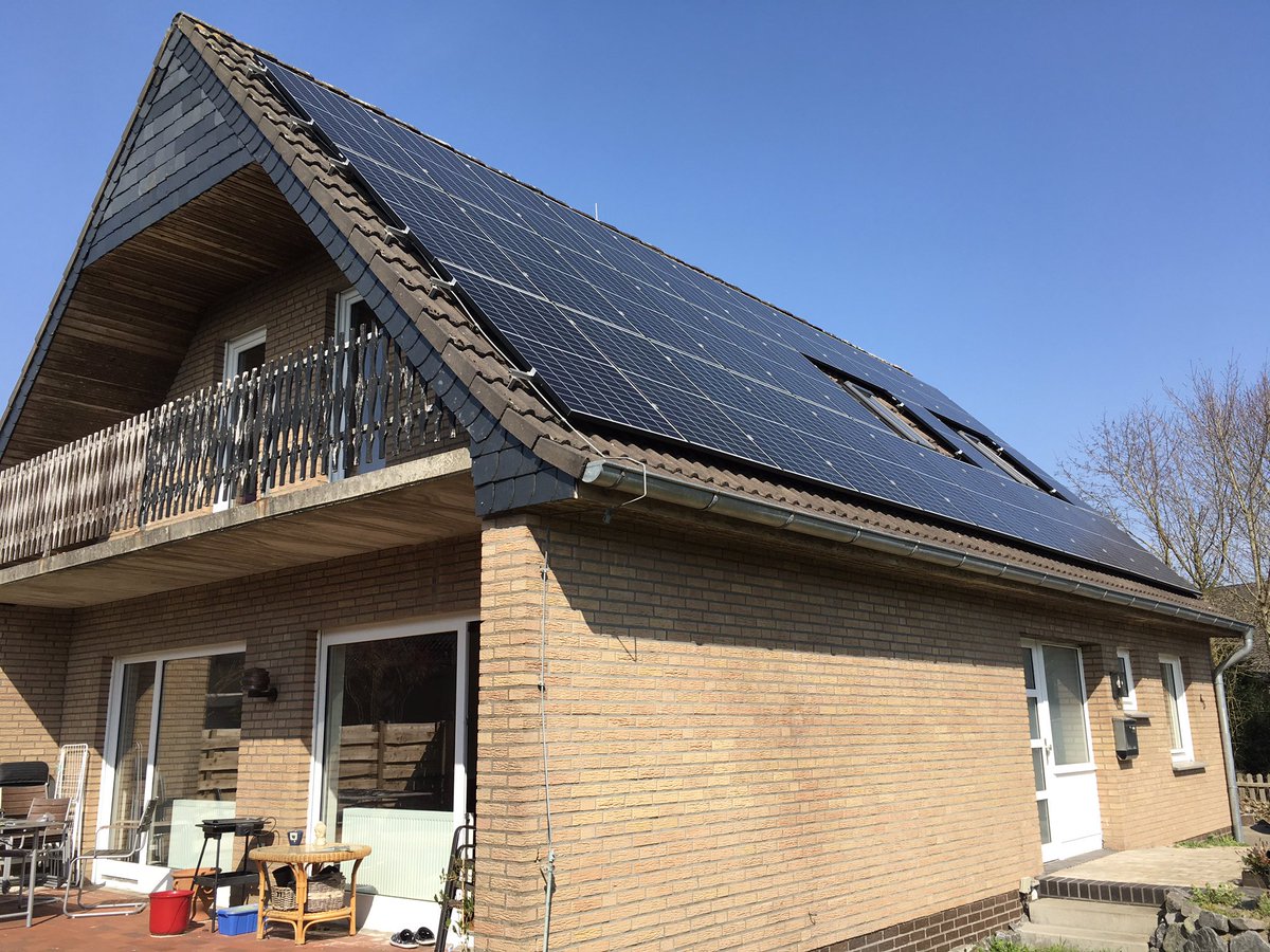 Tomsta64's tweet photo. Erstaunlich: ich gebe auf freundliche Anfrage dem SFF @borderclausen Daten meines Hauses als Beisp für funktionierende WP in älterem Haus, @VQuaschning retweetet, dann kübelt es inkl Don Alphonso/Reiner Meyer.
Infos + Diskurs nicht gewollt, Twitter kaputt.
Nochmal: alles stimmt. https://t.co/VgnUEsdhWM