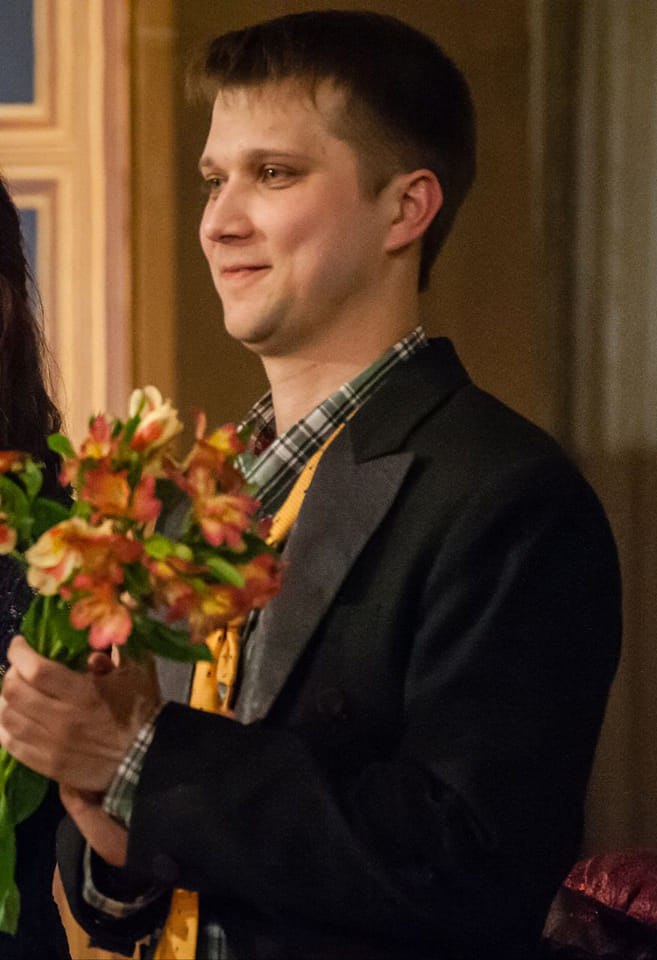 Gerashchenko_en's tweet photo. Kostiantyn Starovytskyi, conductor of Kyiv Opera, died at the frontlines.

Kostiantyn went to defend Ukraine in the first days after the full-scale invasion. His young daughter, wife, and mother will miss him so much.

RIP, Hero. https://t.co/5ubuRSPtY0