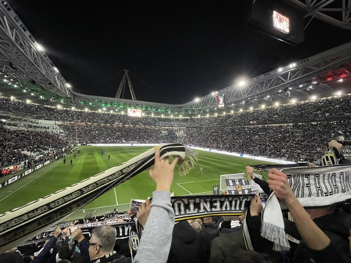 AroundTurin's tweet photo. Curva Sud 1st level will be closed against Napoli (!). Another exemplary punishment for Juve, and once again only for Juve. Thousands of well-behaved fans pay for the stupidity of others. More and more disgusted by this unequal treatment and this polluted calcio environment. https://t.co/1jyIWE5iUY