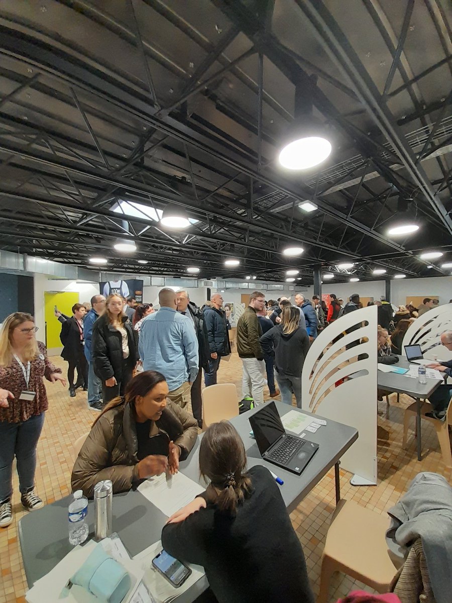 #TousMobilisés #Restauration Déjà plus de 100 personnes présentes cet après-midi au sein du centre social de <a href="/Sinlenoble/">Sinlenoble</a> ! Il est encore temps de venir rencontrer <a href="/aubureau/">Entendu au bureau</a> <a href="/volfoni/">Raoul Volfoni</a> <a href="/ComptoirduMalt/">Le Comptoir du Malt</a> <a href="/CMAFrance/">CMA-France</a> <a href="/BurgerKingFR/">Burger King France</a> ...🍽😊 On vous attend! <a href="/SeverineDelong/">Delong Severine</a> <a href="/sdewaele59111/">Sylvie Dewaele</a>