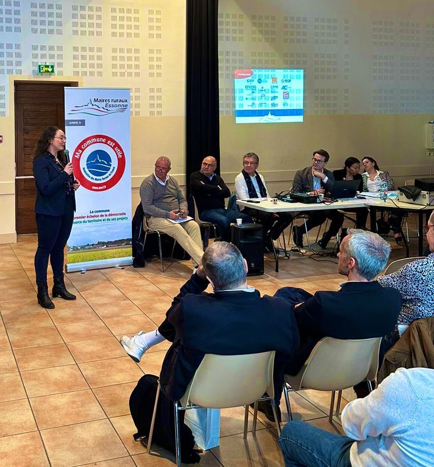 @GRDF est fier de renouveler son engagement avec l’@MairesRuraux91 en #Essonne @ylubraneski 
➡️ service public au cœur du territoire avec 4000km de réseau #gaz 
➡️ développement des #gazverts 
➡️ mise à disposition des données des consommations gaz pour favoriser la #sobriété