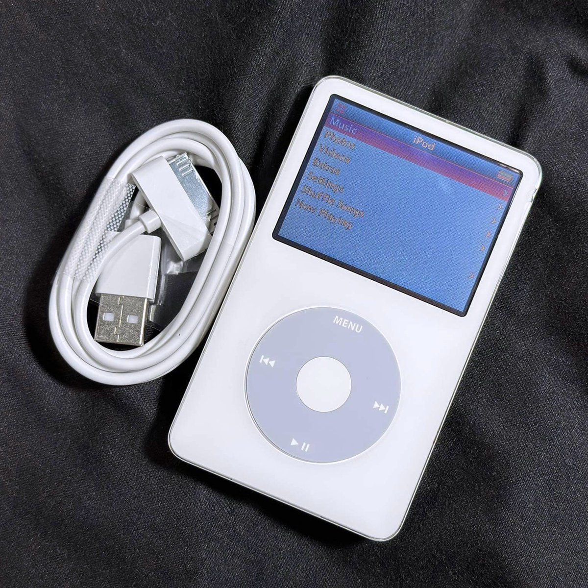 ipod_time08's tweet photo. iPod Classic 5.5
ความจุ 30 gb
สภาพโดยรวมยังดูสวย กรอบหน้ามีริ้วรอยบ้าง หลังสปาขัดเงามาแล้วเรียบ มีลักยิ้มบาง ๆ การใช้งานปกติ จอแสดงผลลอกฟิล์มจอในมา สีเลยแปลก ๆ แต่ยังใช้งานได้ปกติ แบตใหม่
-สายชาร์จให้ 1 เส้น
ราคา 2,190.- ส่งฟรี
#ipod #ipodclassic #ไอพอด #ipod_timeinstock https://t.co/PWZJfljc9L