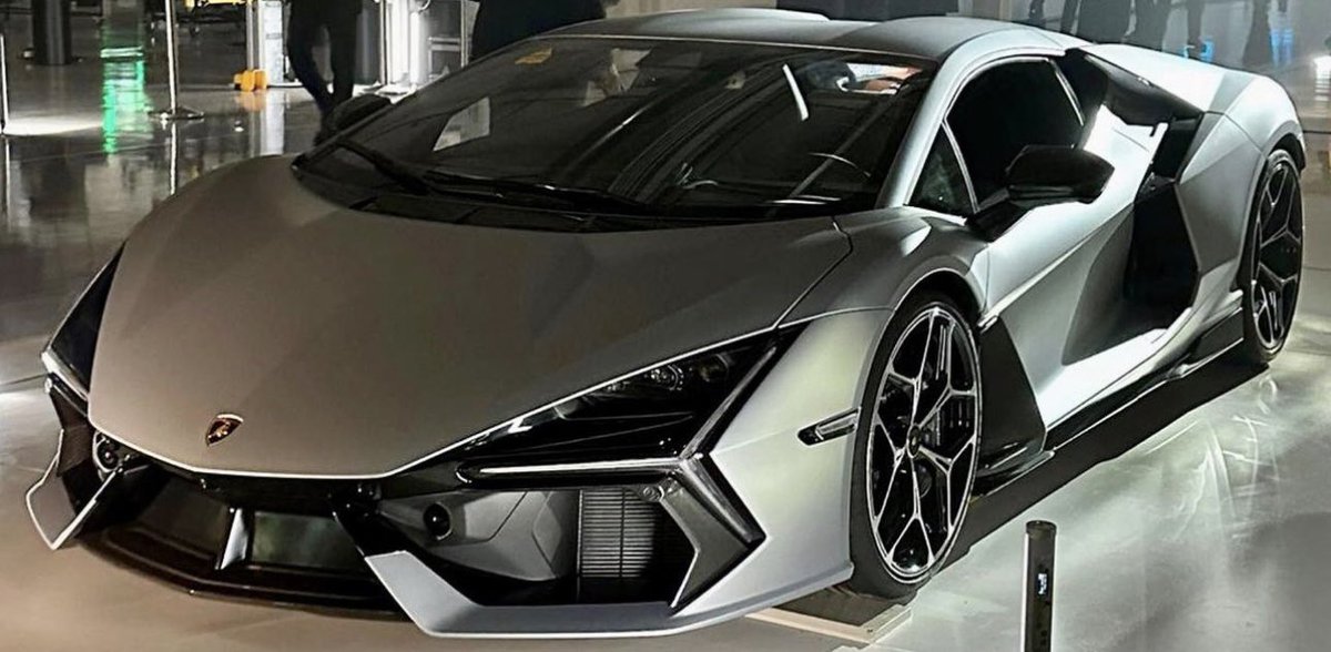 LamboCIub's tweet photo. Grigio Artis Revuelto https://t.co/CH2LuGBxaU