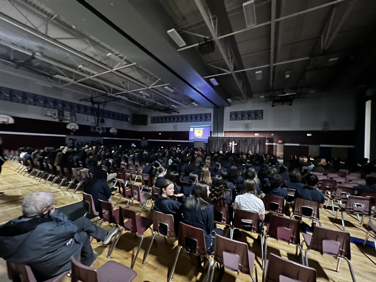 MrsLSpiers's tweet photo. Huge thanks to our Arts department and our Chaplain for a moving #HolyThursday liturgy #DCDSBFaith https://t.co/8JiBsaEJjS