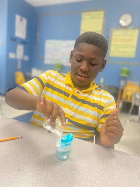 EESeaglesPCS's tweet photo. #PeepThisSTEM in 5th Grade today! Investigation to determine how Peeps react when submerged in different liquids! #physicalchanges #chemicalchanges @PCS_STEM https://t.co/Dih41Ks5F1