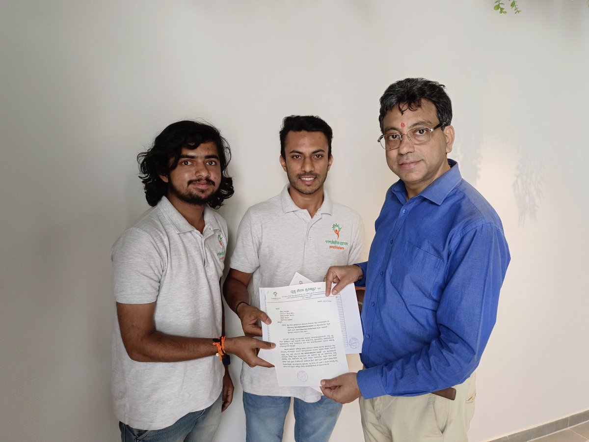 VSP_Trust's tweet photo. #VrukshaSevaPrathistana ದ ವತಿಯಿಂದ ದಕ್ಷಿಣ ಬೆಂಗಳೂರಿನ ೧೦೧ ಪಾರ್ಕ್‌ಗಳನ್ನು ಸ್ವಚ್ಚ ಮಾಡುವ ಅಭಿಯಾನ ನಡೆಸುತ್ತಿರುವ ವಿಚಾರವಾಗಿ ಬಿ.ಬಿ.ಎಂ.ಪಿ ಮುಖ್ಯ ಆಯುಕ್ತರಾದ ಶ್ರೀ ತುಷಾರ್ ಗಿರಿನಾಥ್ ಐ.ಎ.ಎಸ್ ಅವರನ್ನು ಭೇಟಿ ಮಾಡಿ ಪತ್ರದ ಮುಖೇನ ತಿಳಿಸಲಾಯಿತು.
ಇದೇ ರೀತಿ ಸ್ವಯಂ ಪ್ರೇರಿತರಾಗಿ ಸಮಾಜಮುಖಿ ಕೆಲಸ ಮಾಡುವಂತೆ ಶುಭ ಕೋರಿದರು. https://t.co/TWfQJIQAvd