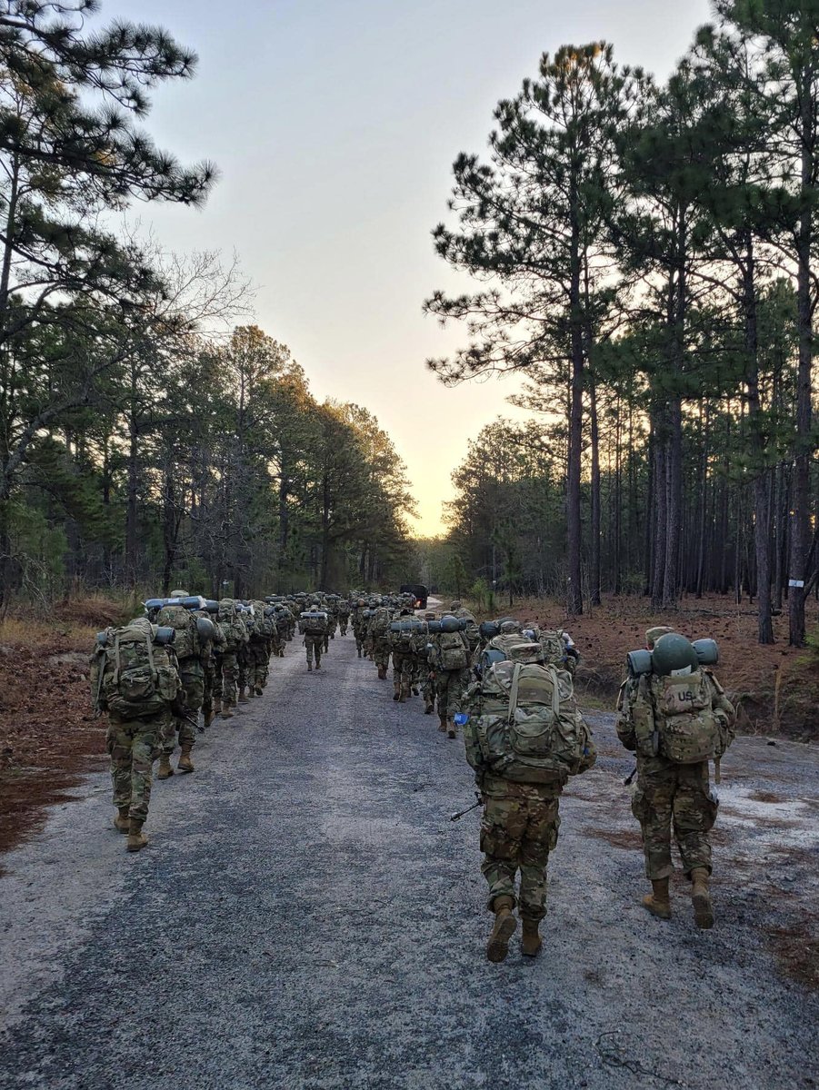 fortjackson's tweet image. Here is a quick look at U.S. Army #BasicCombatTraining from across the different Battalions on #FortJackson!
#MeetYourArmy #KnowYourMil #BeAllYouCanBe #VictoryStartsHere #Army2030 
@fortjacksoncg @USACIMT @TRADOC