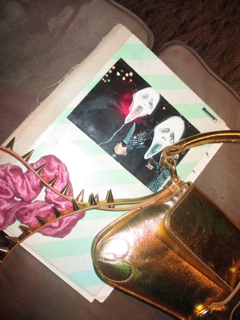 charli_xcx's tweet image. i’m talking a lot of shit about a lot of people in my new songs!!! fuck you all!!!!