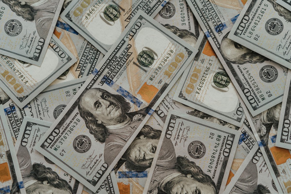 AztecaNoticias's tweet photo. El #dólar en #México cotiza en $17.20 pesos la compra y en $18.49 pesos la venta.

Se mantiene sin cambios, mientras los inversionistas esperan los datos del empleo en Estados Unidos, que se publicarán en un día festivo para la negociación bursátil. https://t.co/WdTEk4bS4y
